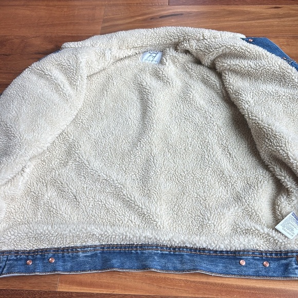 Old Navy trucker jacket - Picture 4 of 8